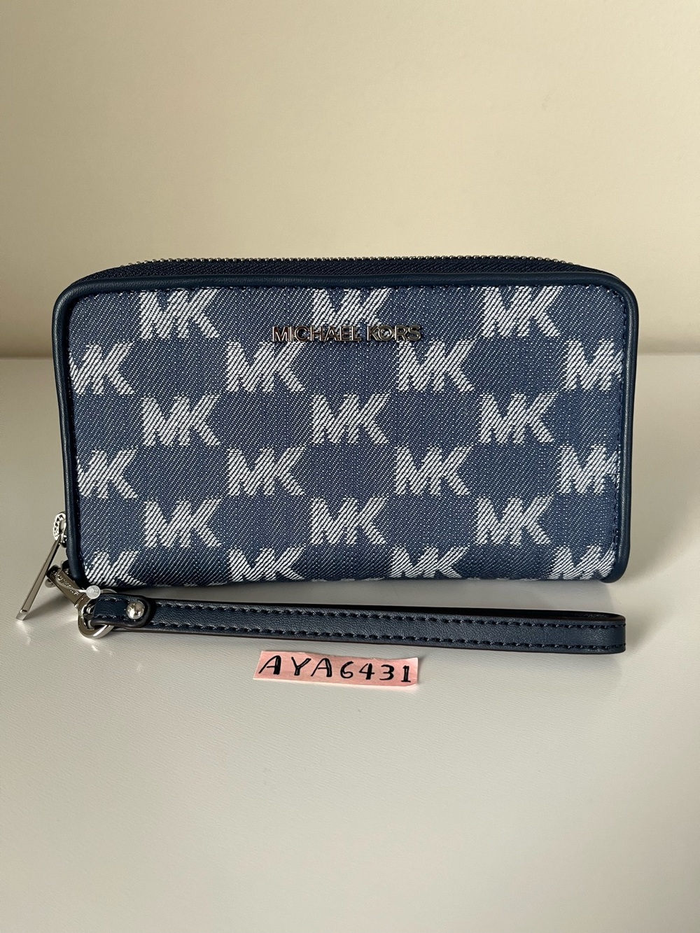 Michael Kors Jet set travel large flat phone case🎈🎈